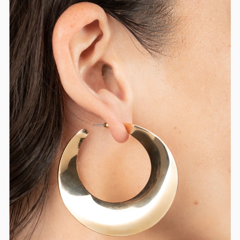 Elegant Gold Hoop Earrings